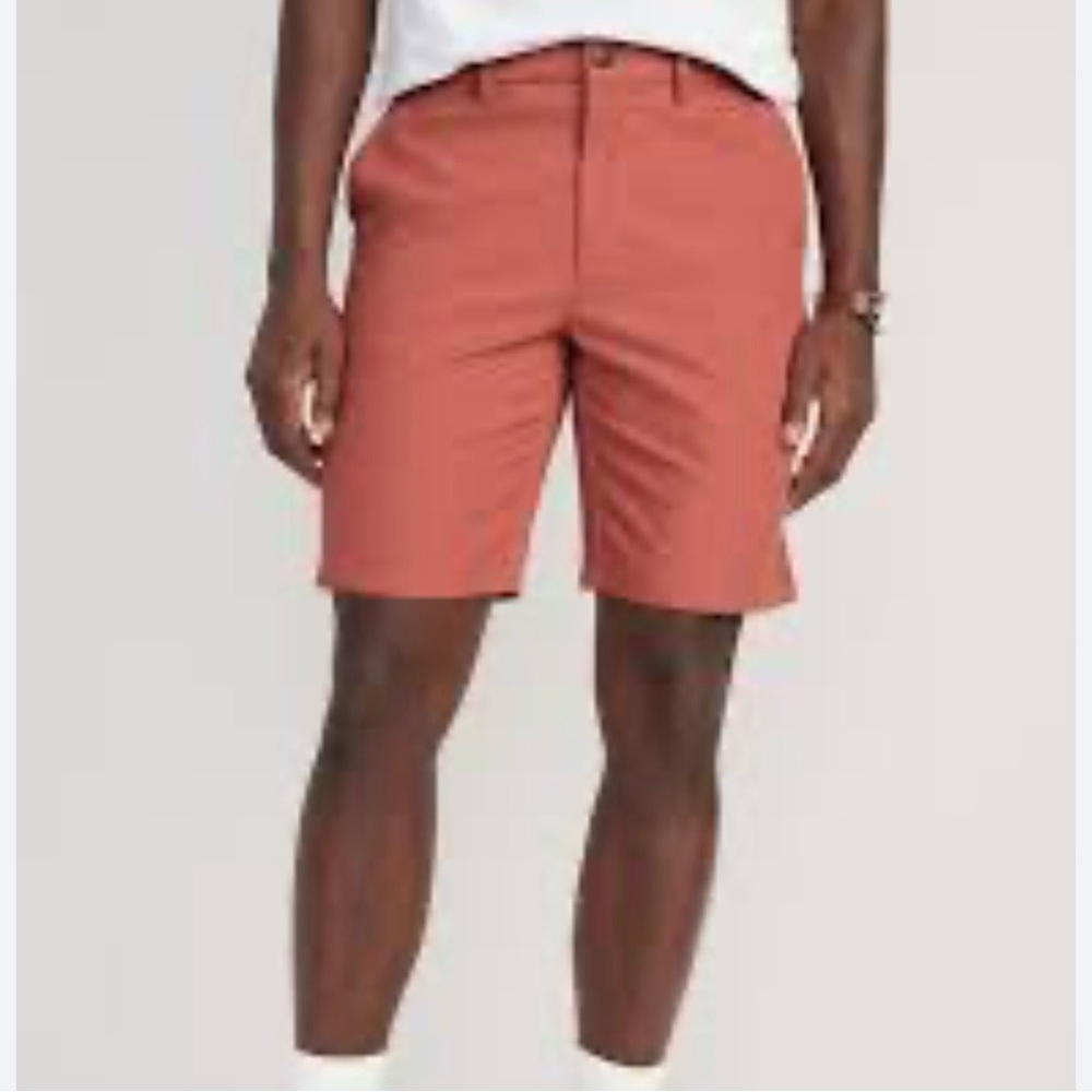 Old Navy men’s size 30 ultimate tech slim fit shorts built in flex 10” (NEW)